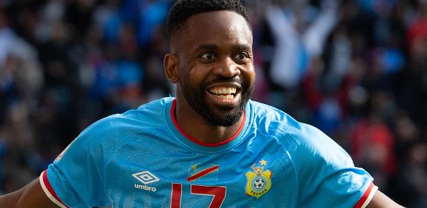 São Paulo avalia contratação do atacante Cédric Bakambu