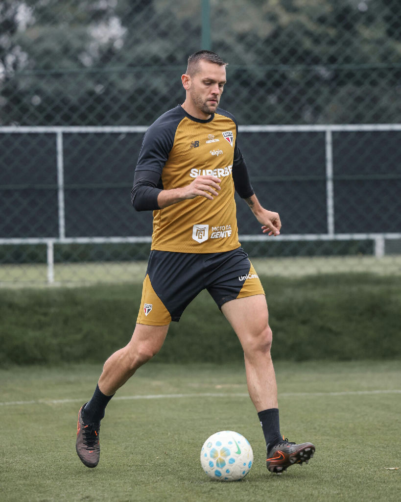 São Paulo inicia semana de treinos com foco total no CT da Barra Funda