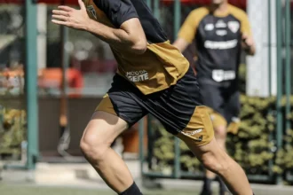 São Paulo intensifica ajustes defensivos e integra Domingos Duarte antes de enfrentar o Grêmio