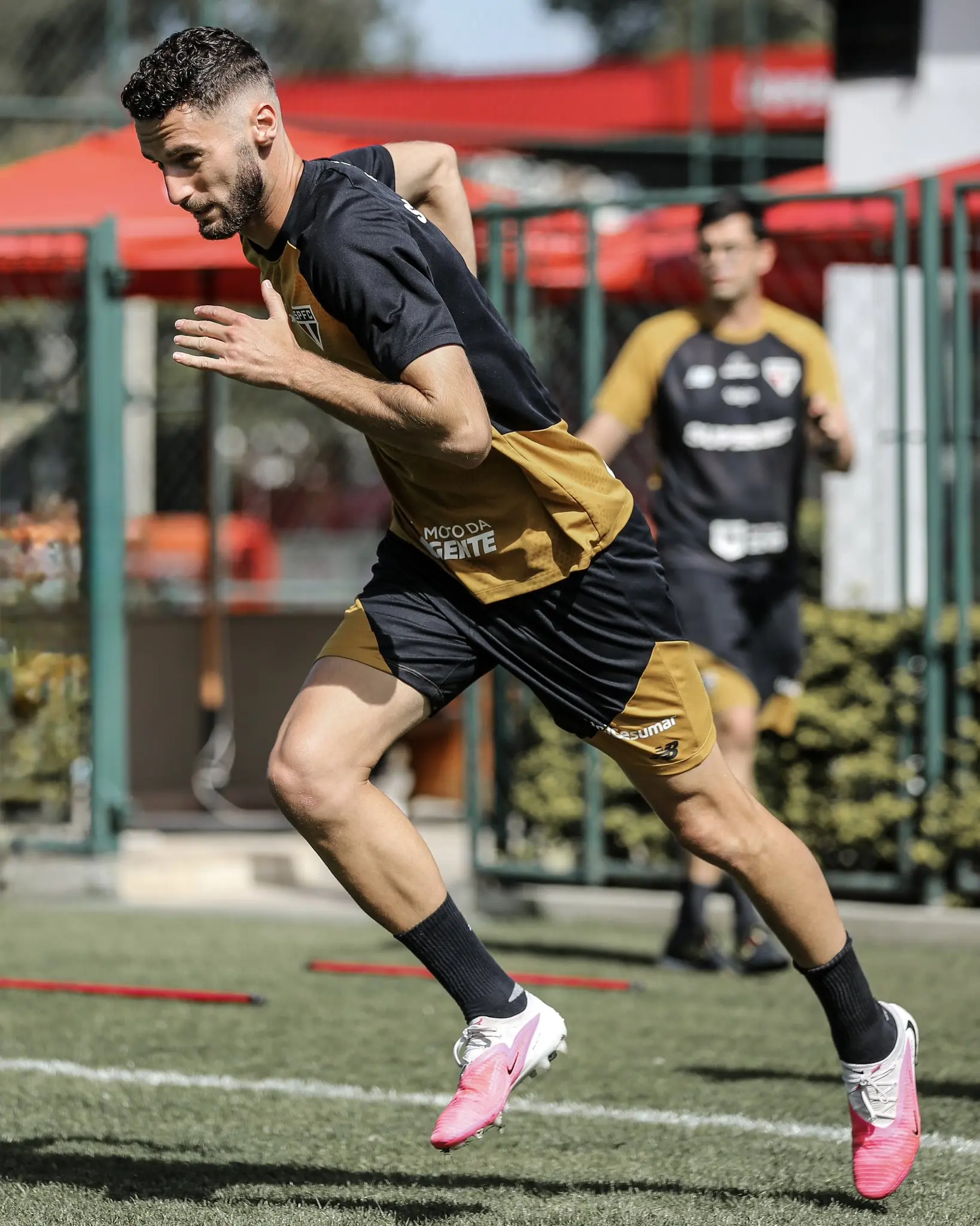 São Paulo intensifica ajustes defensivos e integra Domingos Duarte antes de enfrentar o Grêmio