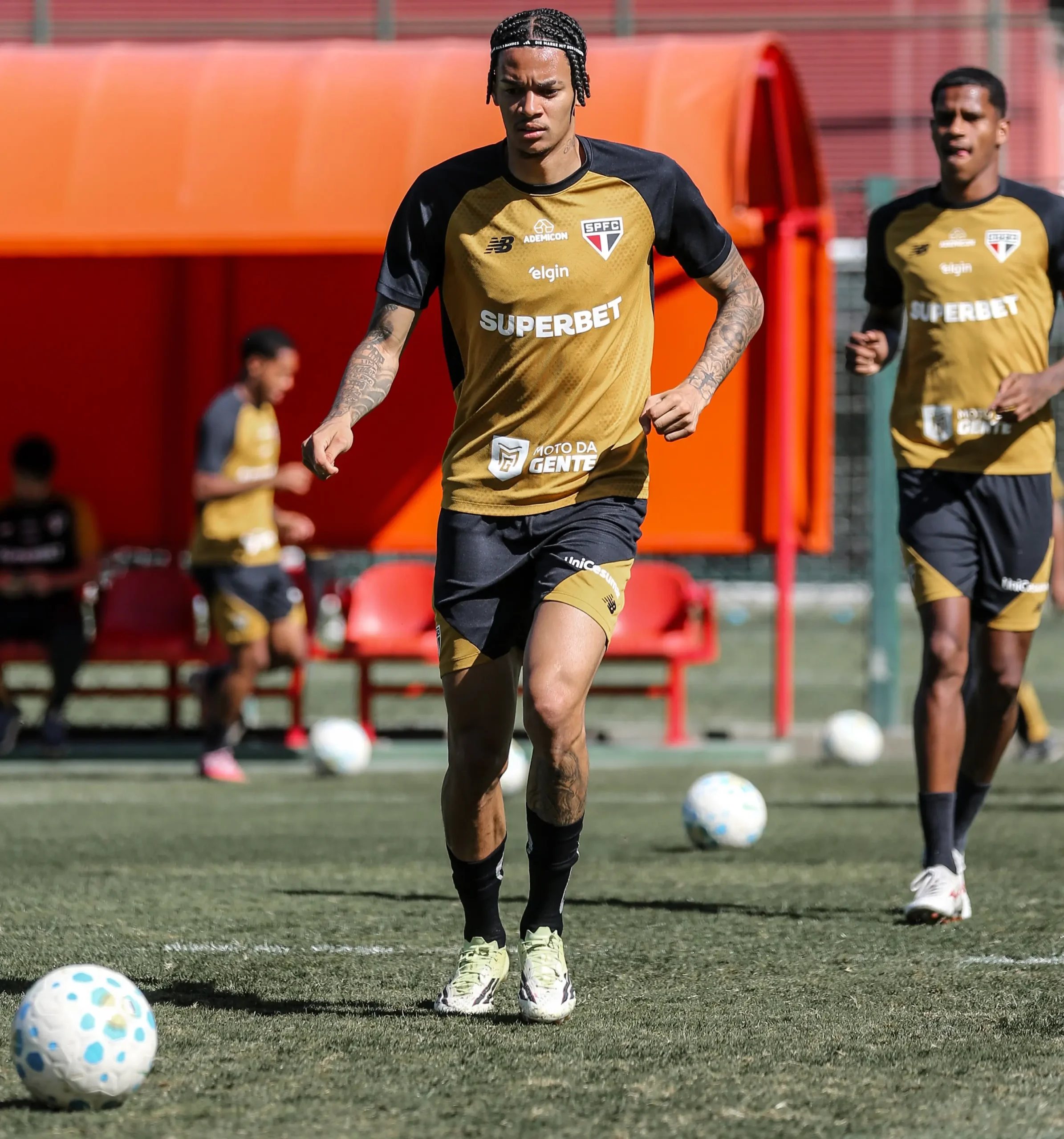 São Paulo intensifica ajustes ofensivos em busca de reabilitação contra o Grêmio