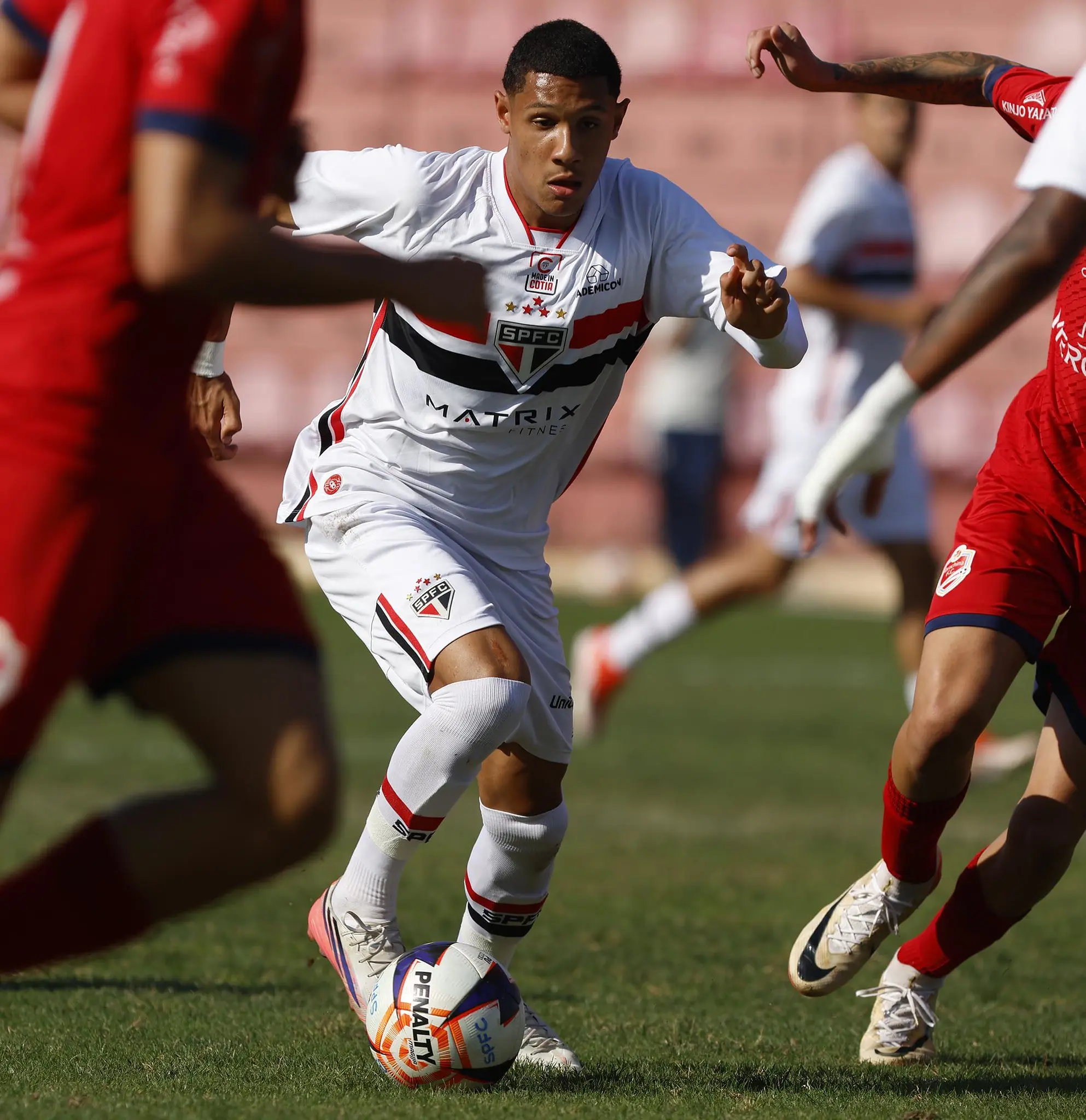 São Paulo recusa oferta de empréstimo do Ajax pelo atacante Tetê