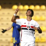 São Paulo supera Paulinense e mantém perseguição à liderança no Paulistão sub-20