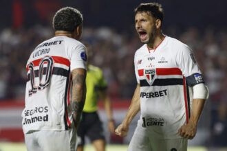 São Paulo supera susto e avança na Sul-americana, buscando virada na temporada