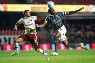 São Paulo vence Coritiba em confronto decisivo pelo campeonato