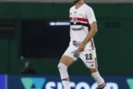 São Paulo vive crise histórica no Brasileiro após derrota para a Chapecoense