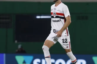 São Paulo vive crise histórica no Brasileiro após derrota para a Chapecoense
