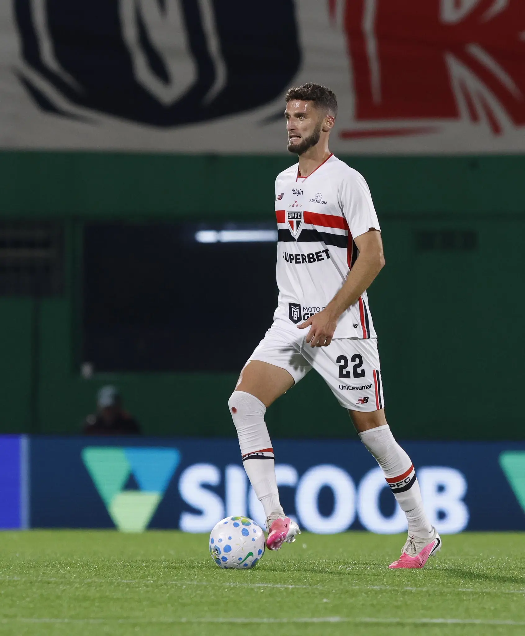 São Paulo vive crise histórica no Brasileiro após derrota para a Chapecoense