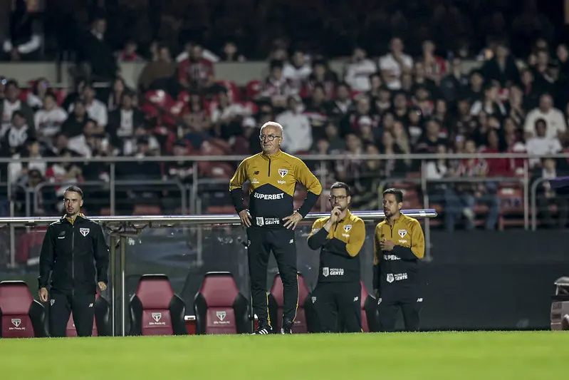 São Paulo vive jejum e Dorival Júnior aponta falhas recorrentes em bolas paradas