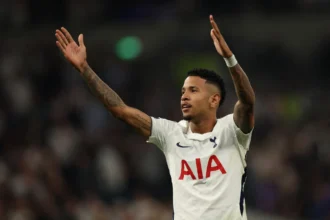 Savinho estreia com gol em goleada do Tottenham sobre o Charlton na Copa da Liga