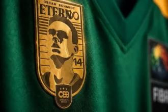 Seleção brasileira de basquete homenageia Oscar Schmidt com patch especial