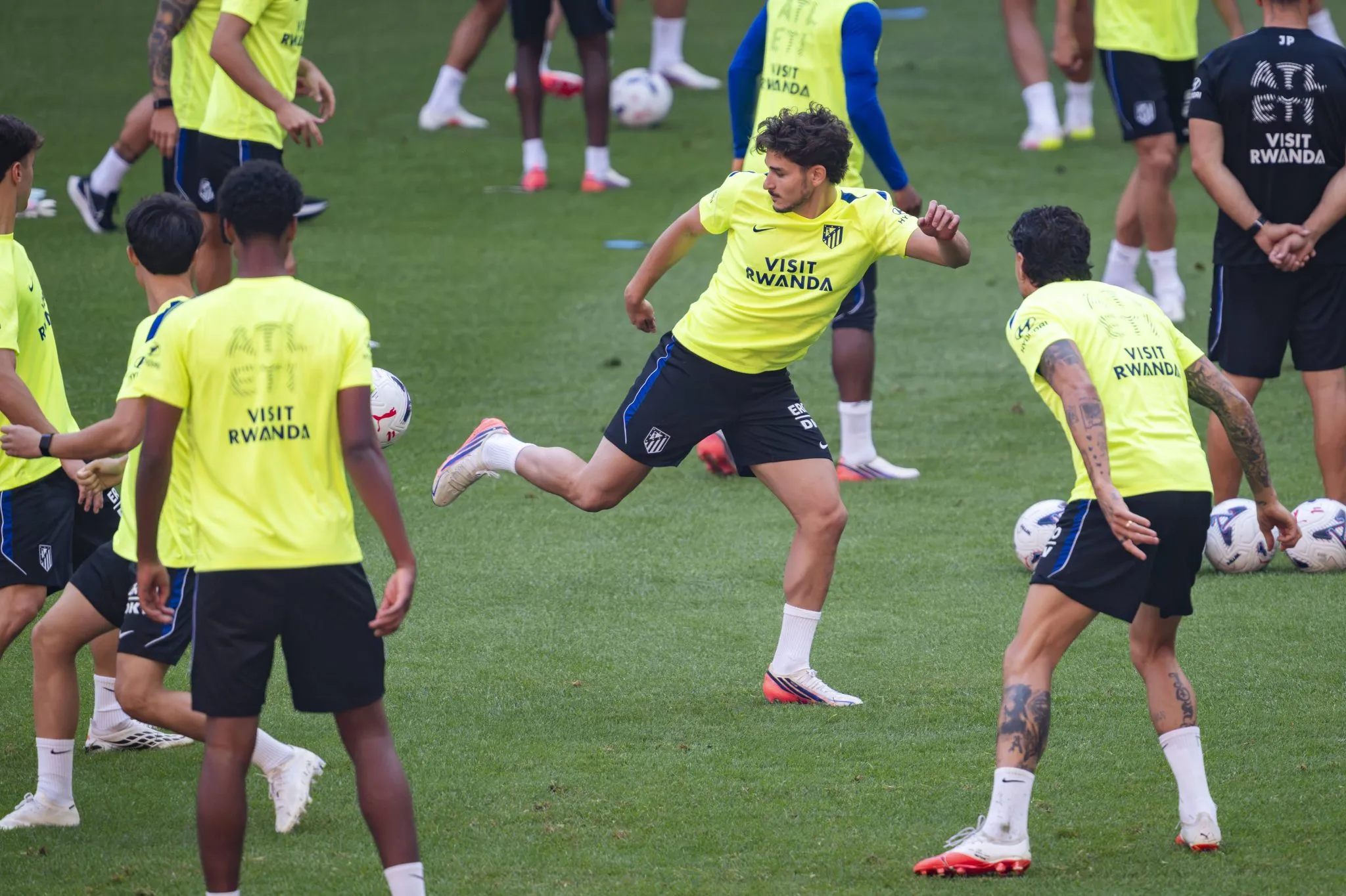 Simeone planeja montar elenco do Atlético de Madrid ao redor de Julián Álvarez
