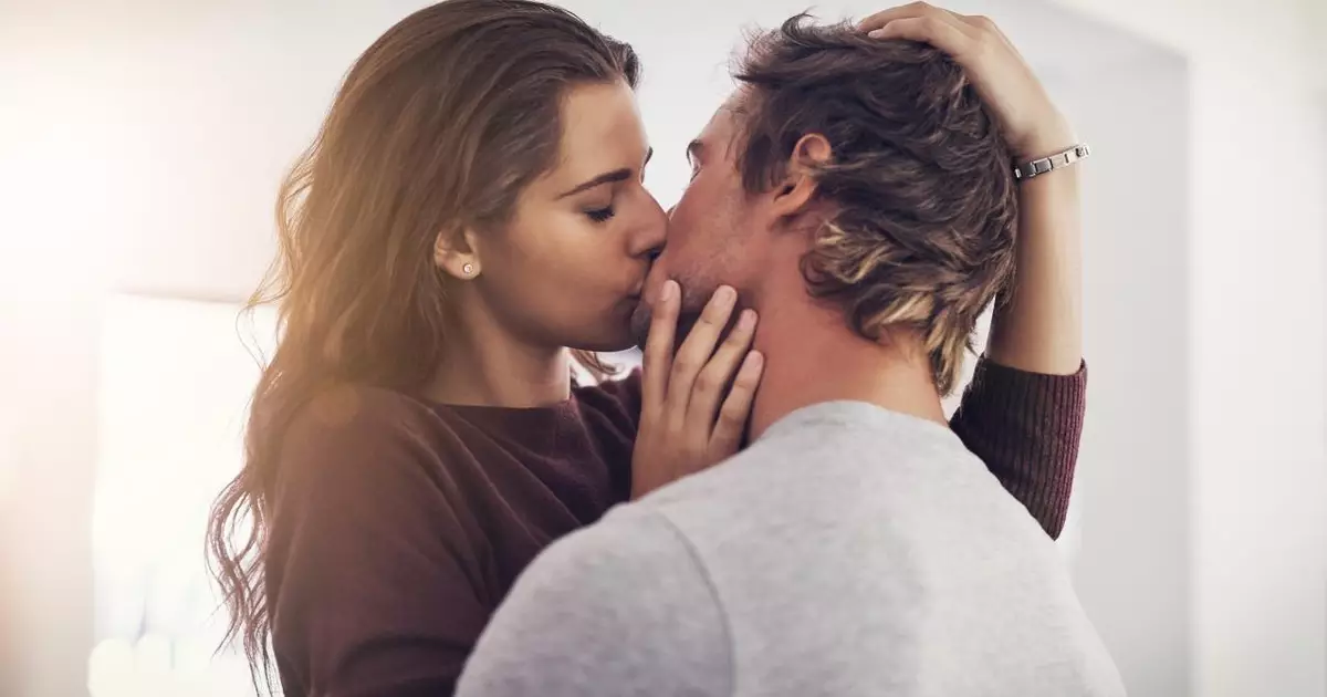 Sonhar com beijo: entenda o que o seu subconsciente revela sobre seus sentimentos
