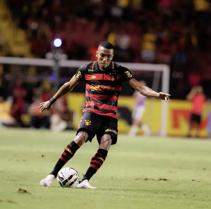 Sport oficializa rescisão de contrato com o lateral Madson