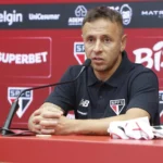 STJD converte suspensão de Rafinha em advertência após ofensas a árbitro