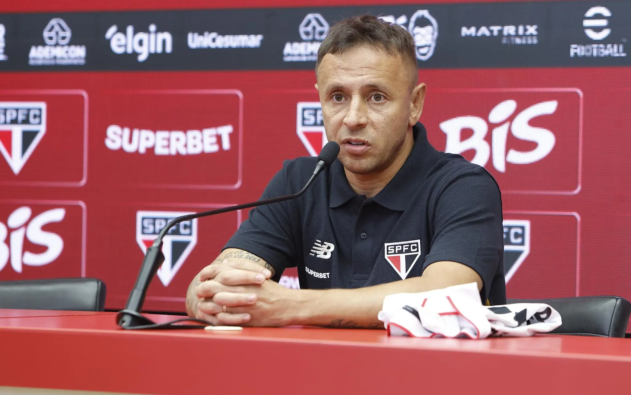 STJD converte suspensão de Rafinha em advertência após ofensas a árbitro