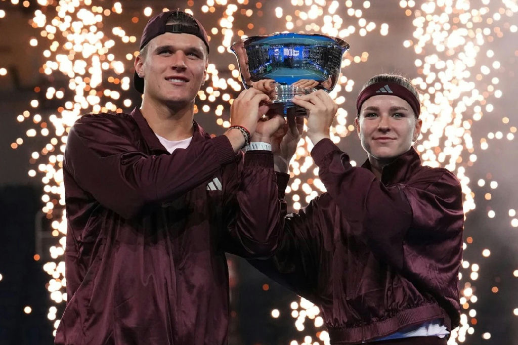 Tchecos Jakub Mensik e Karolina Muchova buscam embalo nas simples após título no US Open