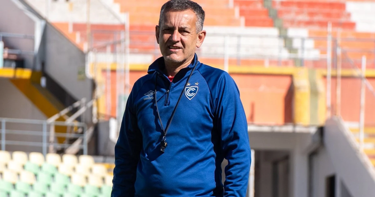 Técnico do Cienciano projeta confronto contra Botafogo na Sul-americana