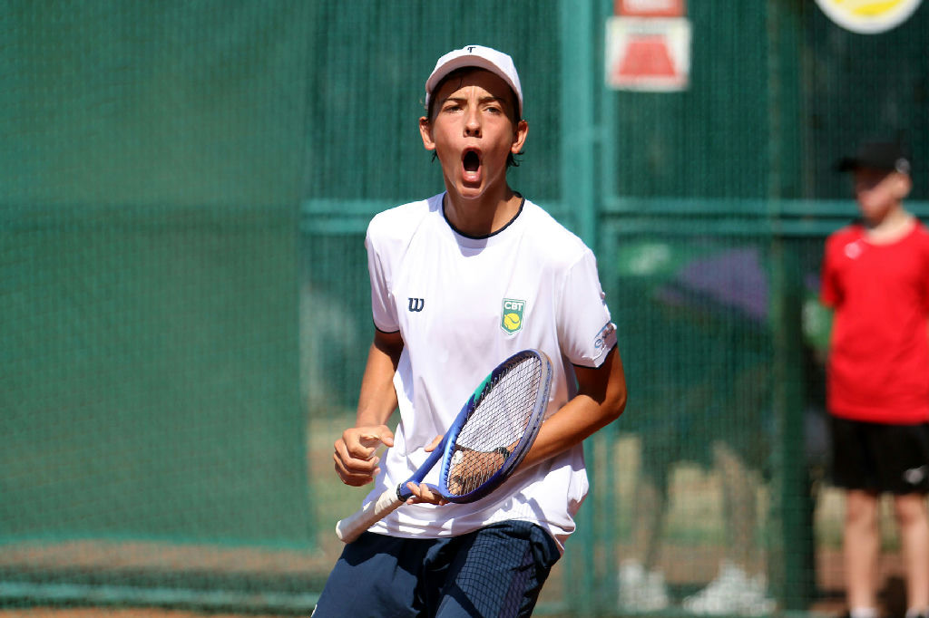 Tenistas brasileiros dominam semifinais da Kirmayr Juniors Cup em Serra Negra