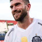 Tim Payne brilha em estreia pelo Olimpia com gol na goleada paraguaia