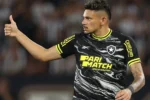 Tiquinho Soares aceita redução salarial para retornar ao Botafogo