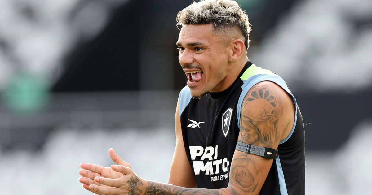 Tiquinho Soares negocia retorno ao Botafogo para temporada 2026