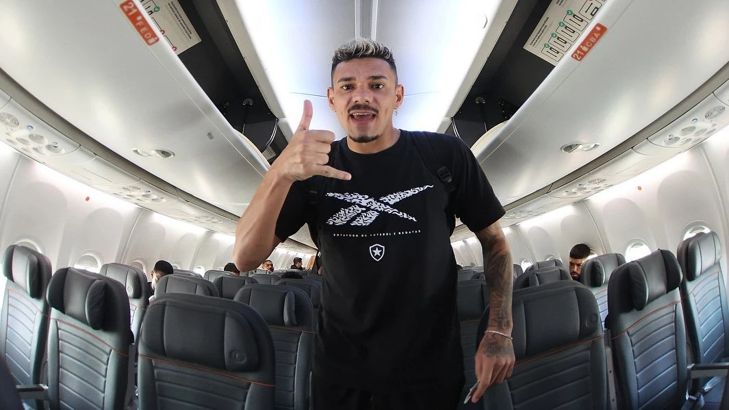 Tiquinho Soares prioriza retorno ao Botafogo mesmo com proposta salarial superior na Série a