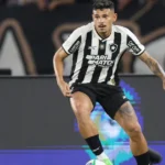 Tiquinho Soares reduz salário e renegocia dívida para seguir no Botafogo em 2024
