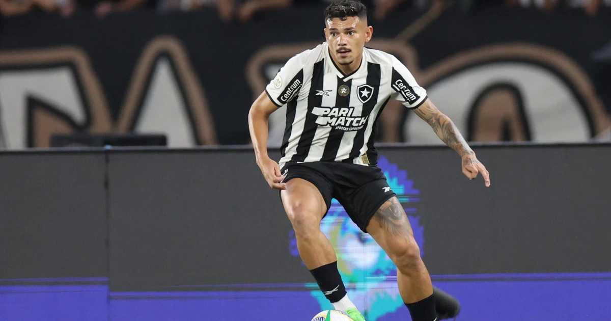 Tiquinho Soares reduz salário e renegocia dívida para seguir no Botafogo em 2024