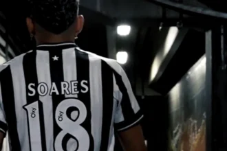 Tiquinho Soares retorna ao Botafogo e assume a camisa 18
