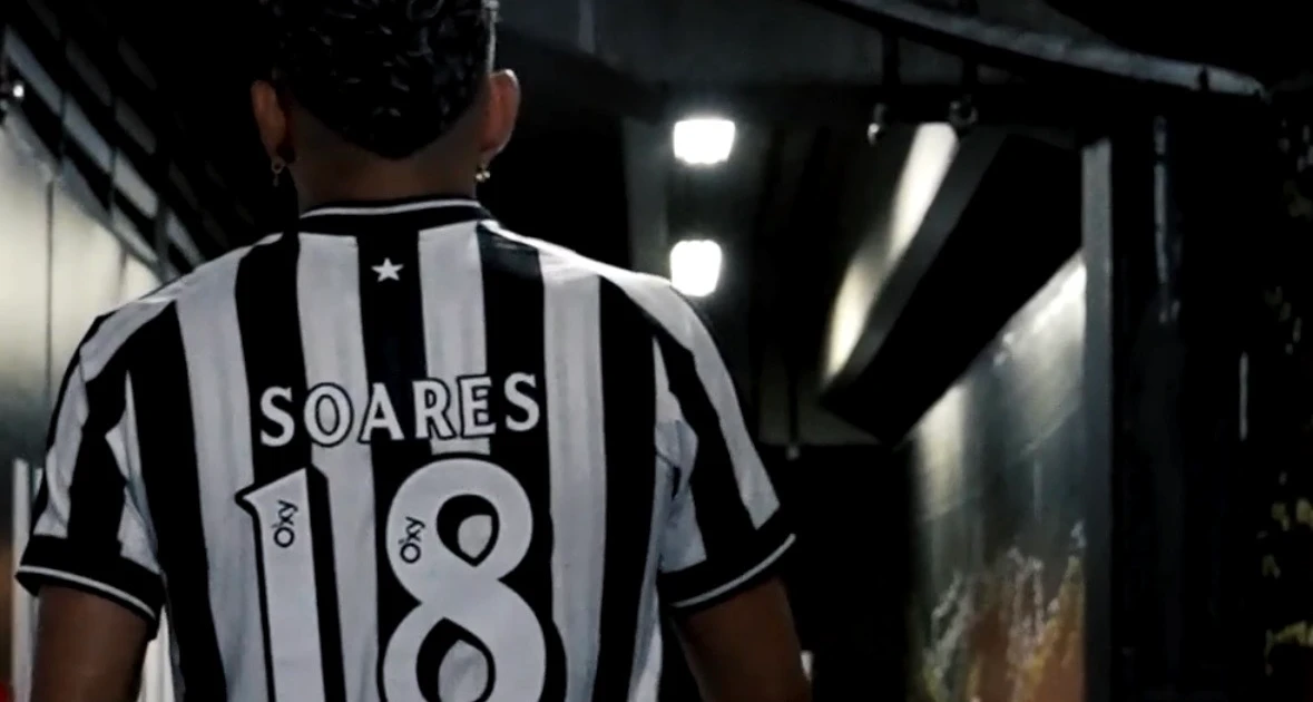 Tiquinho Soares retorna ao Botafogo e assume a camisa 18