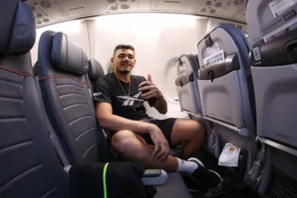 Tiquinho Soares retorna ao Rio de Janeiro para definir futuro no Botafogo