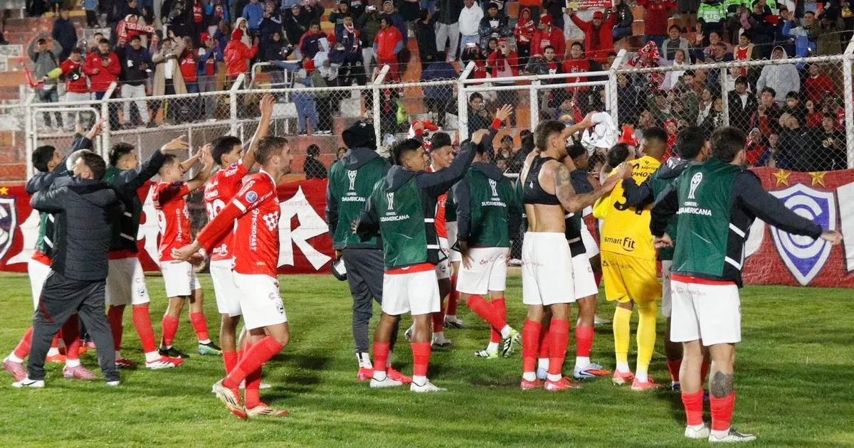 Torcida do Cienciano esgota 60% dos ingressos para confronto decisivo contra o Botafogo