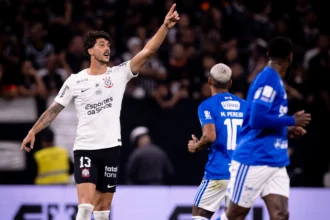 Torcida do Corinthians exige 'guerra' do elenco em decisão crucial pela Libertadores