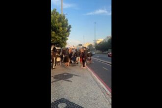 Torcida do Olimpia ocupa orla da Barra da Tijuca antes de confronto com o Vasco