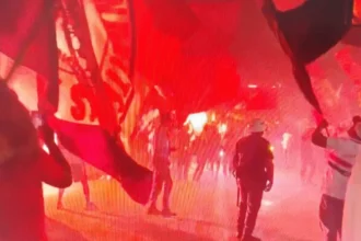 Torcida do São Paulo promove recepção calorosa ao elenco antes de duelo contra o Bolívar