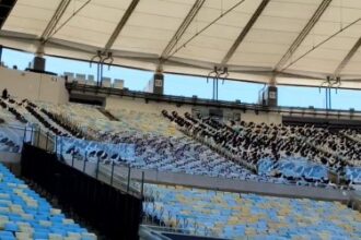 Torcida do Vasco organiza mosaico especial para o clássico contra o Fluminense