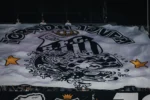 Torcida organizada do Santos protesta contra elenco e Marcelo Teixeira na Vila Belmiro