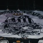 Torcida organizada do Santos protesta contra elenco e Marcelo Teixeira na Vila Belmiro