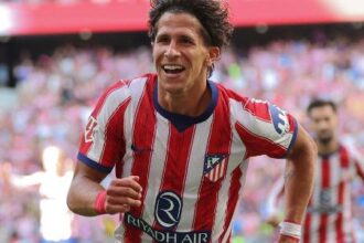 Torcida vaia Julián Álvarez em empate movimentado do Atlético de Madrid com o Villarreal