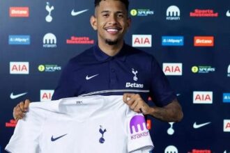 Tottenham oficializa a chegada do atacante brasileiro Savinho