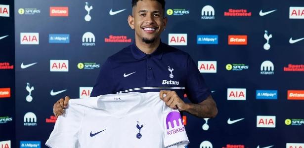 Tottenham oficializa a chegada do atacante brasileiro Savinho