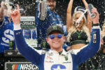 Ty Gibbs supera Christopher Bell e conquista vitória estratégica em Iowa