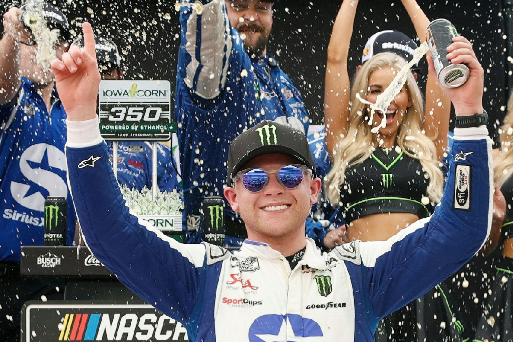 Ty Gibbs supera Christopher Bell e conquista vitória estratégica em Iowa