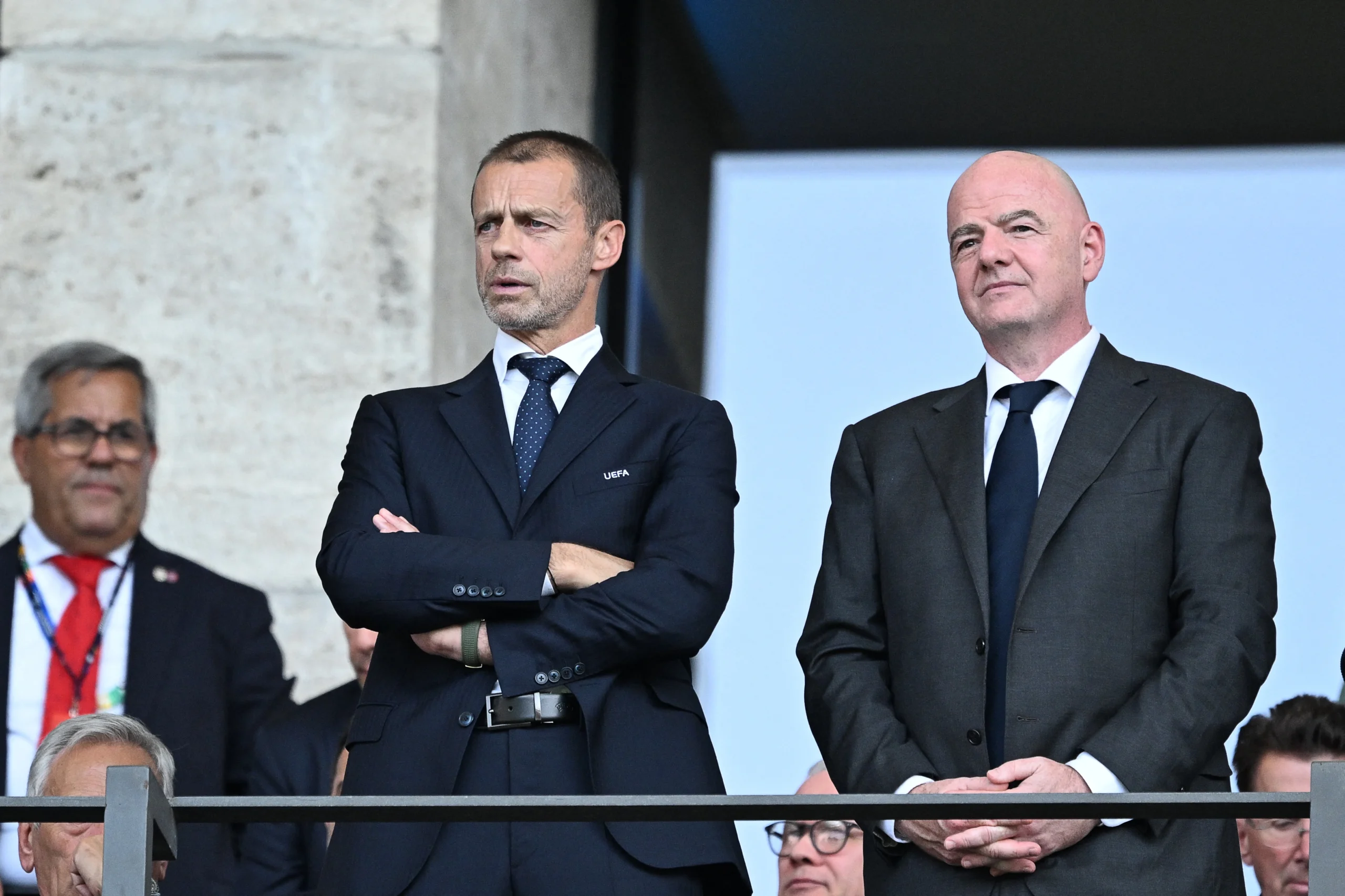 Uefa avalia recuo em boicote contra Fifa enquanto mantém pressão sobre Infantino