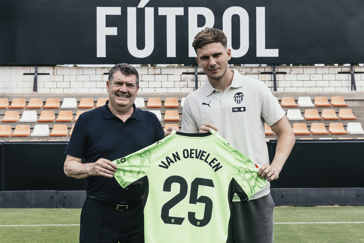 Valencia oficializa a chegada do goleiro Kayne van Oevelen