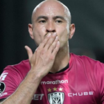 Vasco avalia contratação do atacante Carlos González para reforçar o ataque
