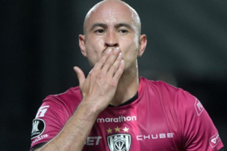 Vasco avalia contratação do atacante Carlos González para reforçar o ataque