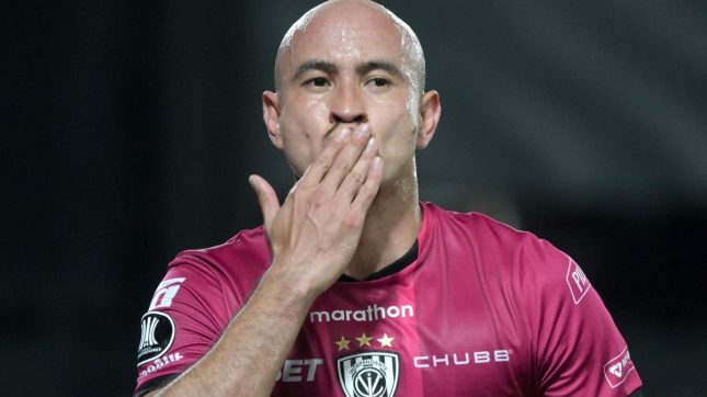 Vasco avalia contratação do atacante Carlos González para reforçar o ataque