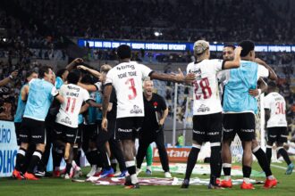 Vasco busca reação contra o Bahia com disputa por vaga no ataque
